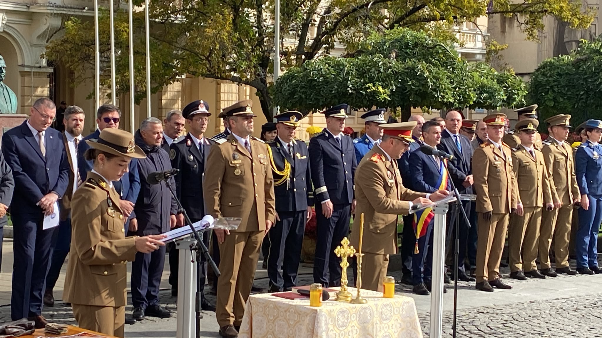 Oficialități civile și militare la ceremonia de Ziua Armatei din centrul Iașului